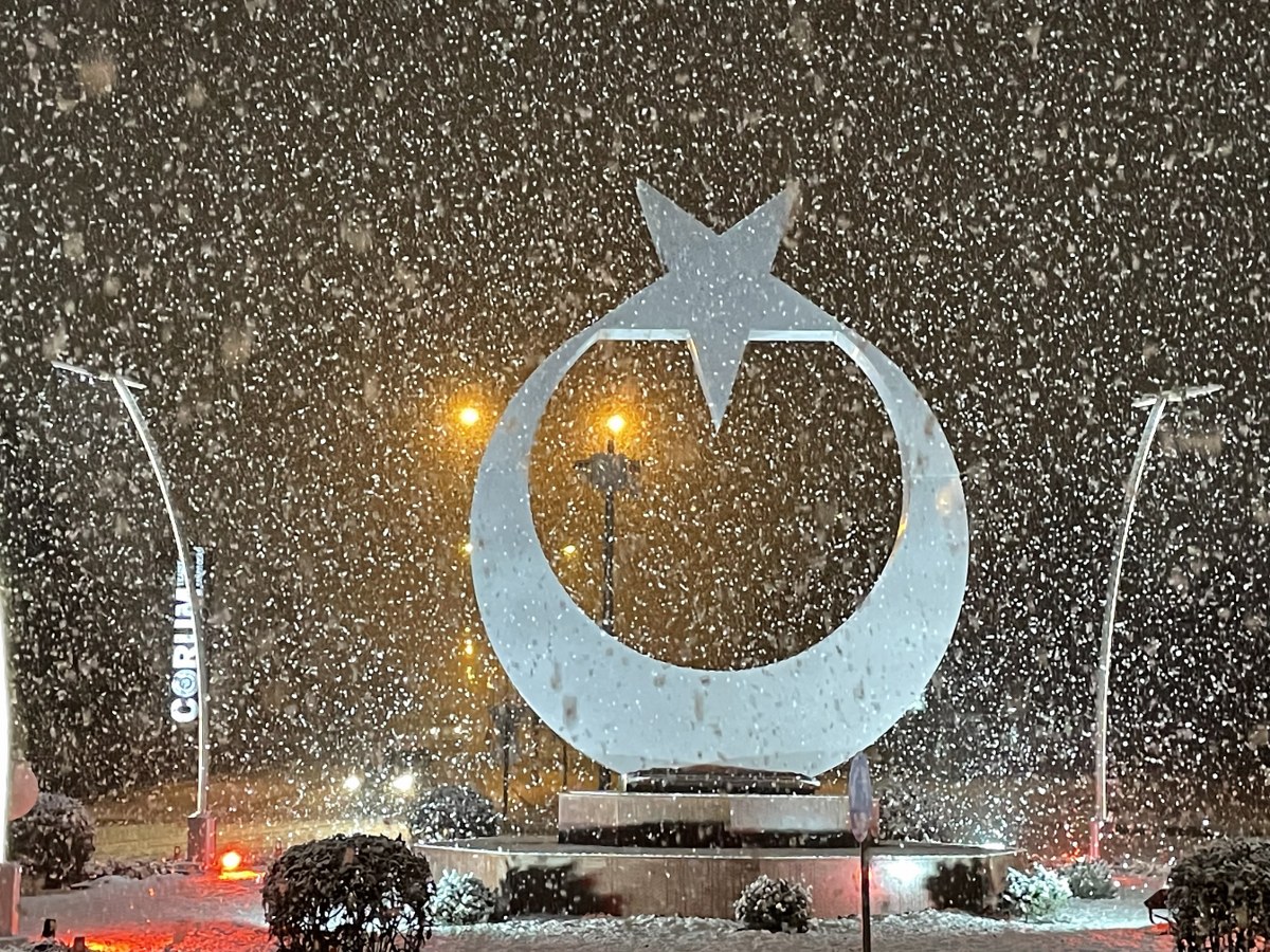 Ã‡ORUMâ€™DA KISA SÃœRELÄ° KAR HEYECANI!